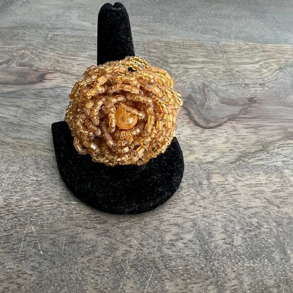 Yellow-green & brown seed bead handmade floral stretch cocktail statement rings - Picture 4 of 8